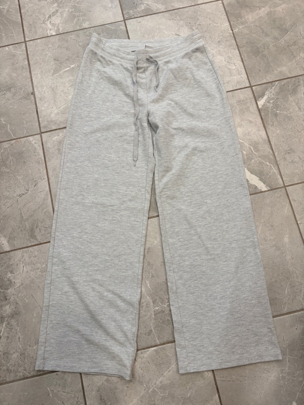 EUC like new Aritzia TNA Wafflex pants size M